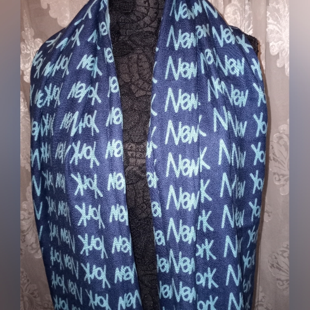CASHMERE BLEND NEW YORK PRINT SCARF - Picture 2 of 5